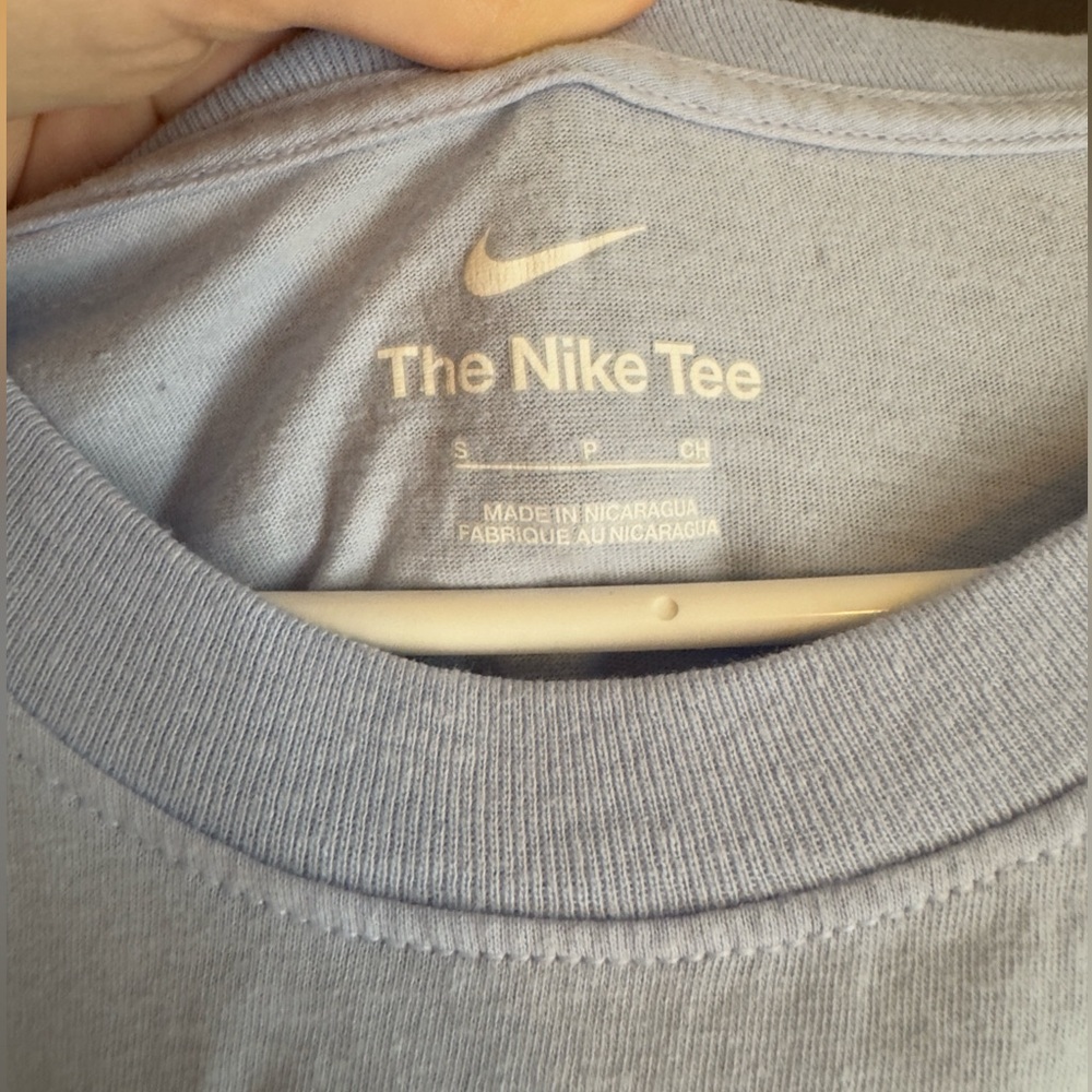 NWOT Nike T-shirt - Picture 3 of 3
